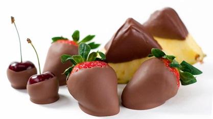 الفواكه المغلفة بالشوكولاته الفواكه المغلفة بالشوكولاته