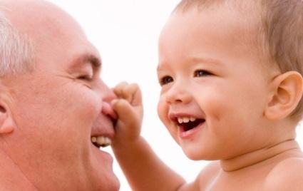 هدية يمنحها الأجداد للأحفاد