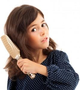 7 أسباب لتساقط الشعر لدى الأطفال