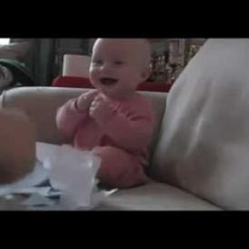 Embedded thumbnail for طفل يضحك عند تقطيع الورق