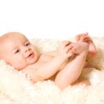 كيف أعتني بطفلي بعد عملية الختان؟