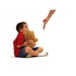 كيف يتصرف طفلك وهو بمفرده